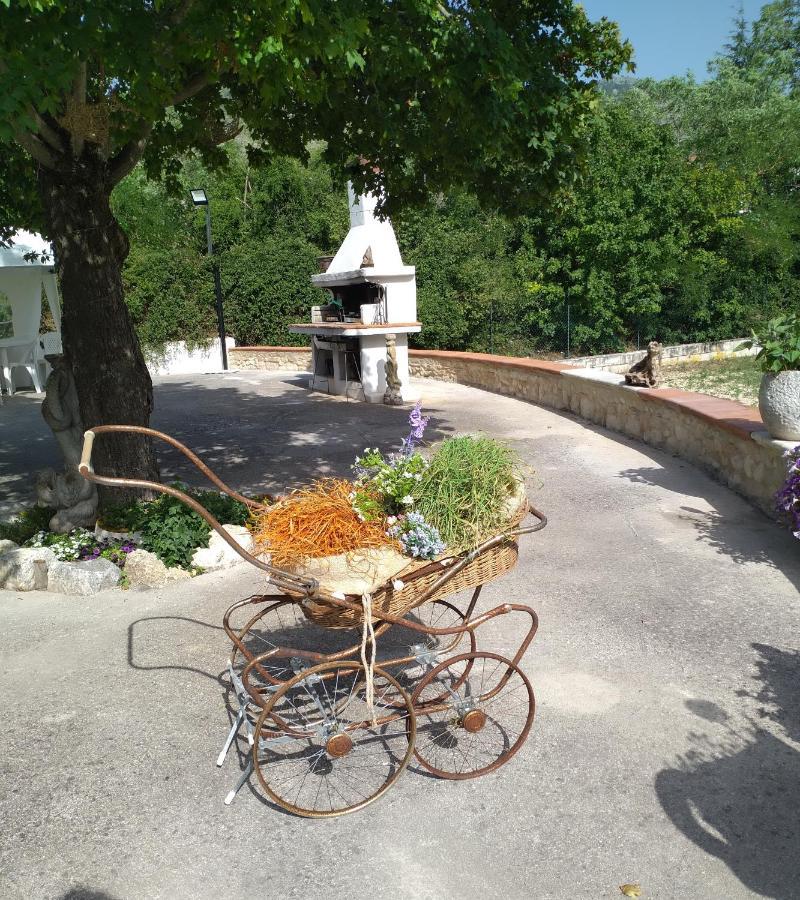 Penzion "Il Miglio" Country House Pettorano sul Gizio Exteriér fotografie